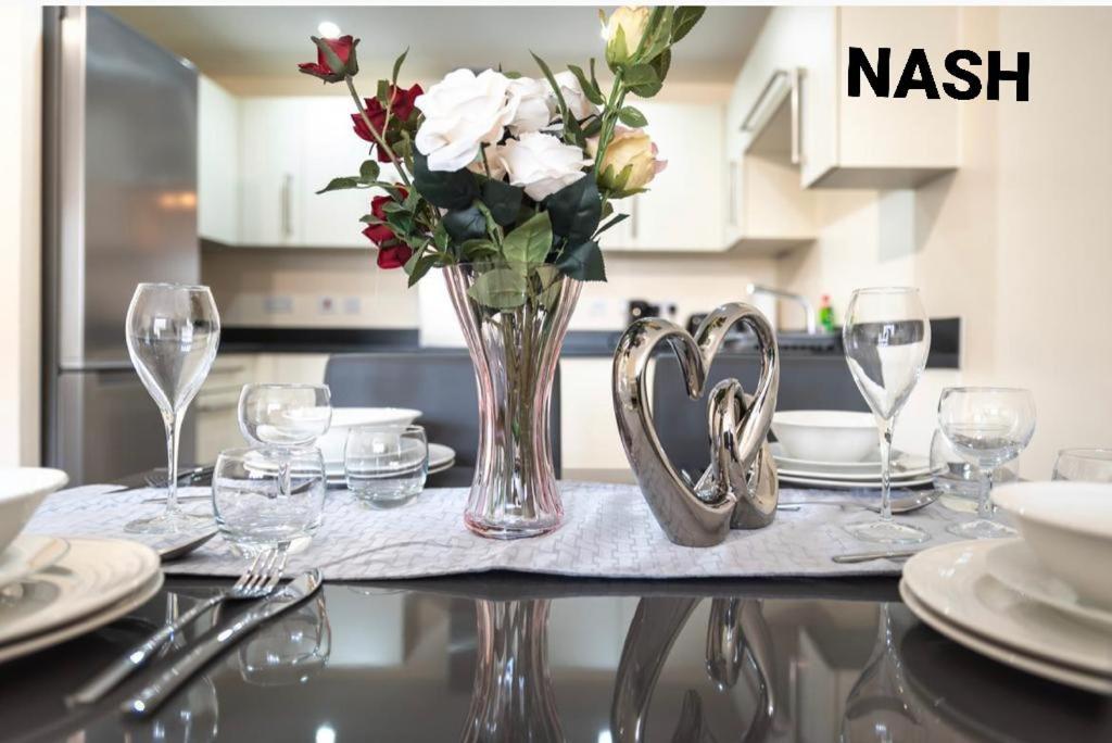 Stylish 2 Bedroom Apartment-Short Term Lets & Serviced Accomodation ريدينج المظهر الخارجي الصورة