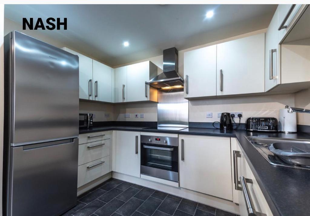 Stylish 2 Bedroom Apartment-Short Term Lets & Serviced Accomodation ريدينج المظهر الخارجي الصورة