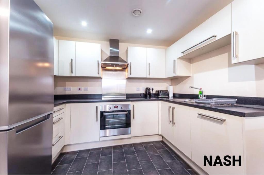 Stylish 2 Bedroom Apartment-Short Term Lets & Serviced Accomodation ريدينج المظهر الخارجي الصورة