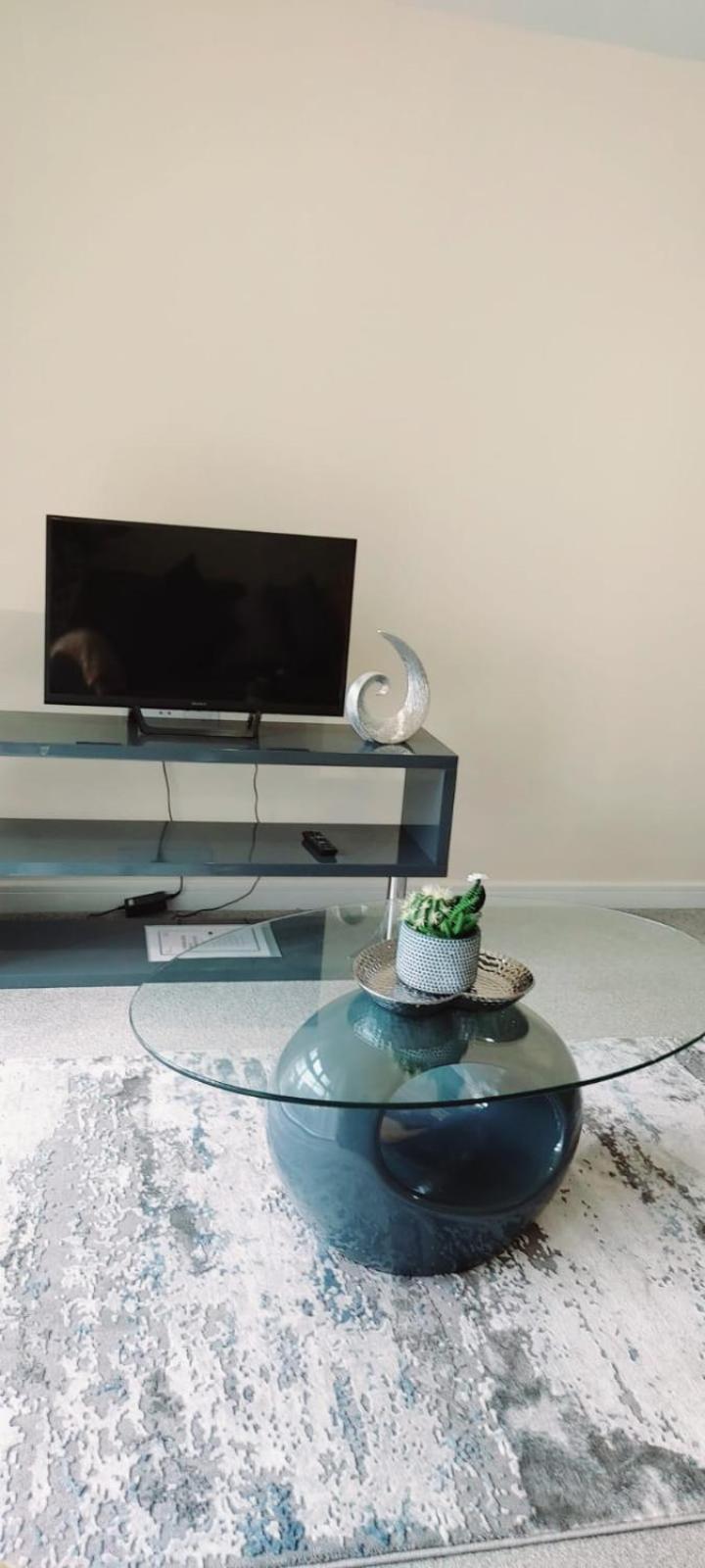 Stylish 2 Bedroom Apartment-Short Term Lets & Serviced Accomodation ريدينج المظهر الخارجي الصورة
